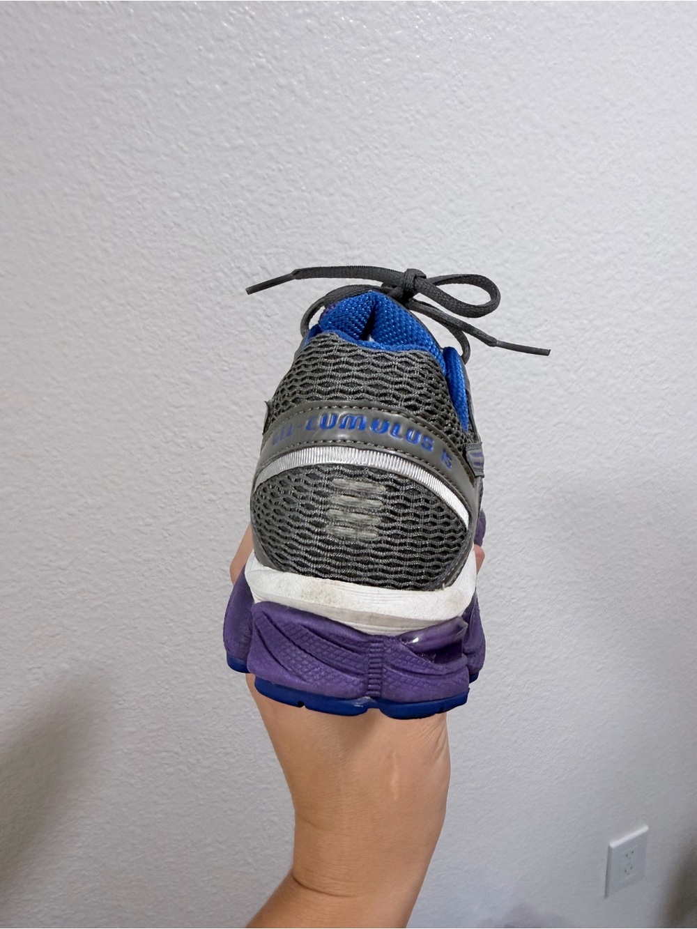 ASICS comulus running shoes - Picture 2 of 9